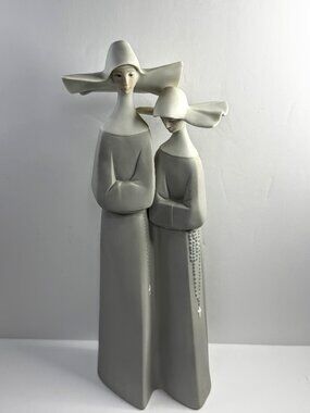 Lladró 4611 Nuns Figurine Light Blue Rosary Porcelain Spain satin finished A908